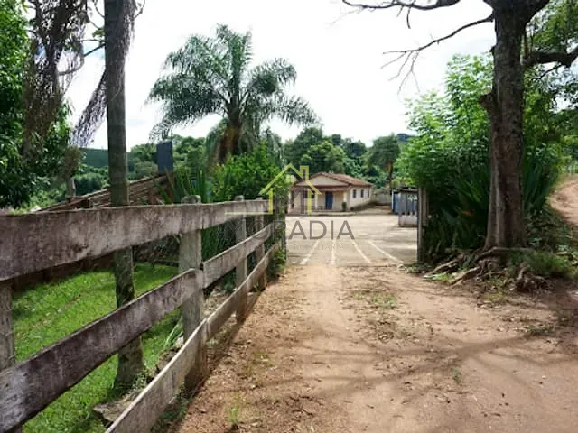 Sítio com 60000m² 3 quartos e 2 banheiros, à venda, no bairro Rural em Guaranésia
