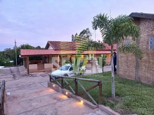 Sítio com 45000m² 6 quartos e 4 banheiros, à venda, no bairro Chácara dos Laranjais em Marília