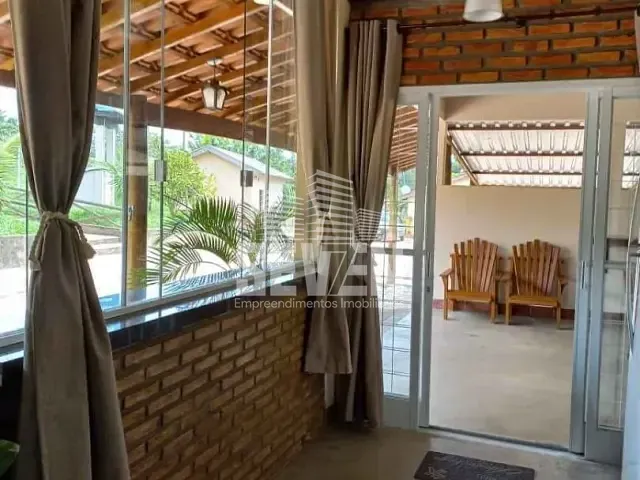 Sítio com 45000m² 6 quartos e 4 banheiros, à venda, no bairro Chácara dos Laranjais em Marília