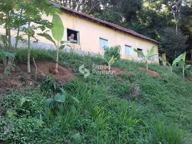 Sítio 3 quartos e 2 banheiros, à venda, no bairro Zona Rural em Simão Pereira