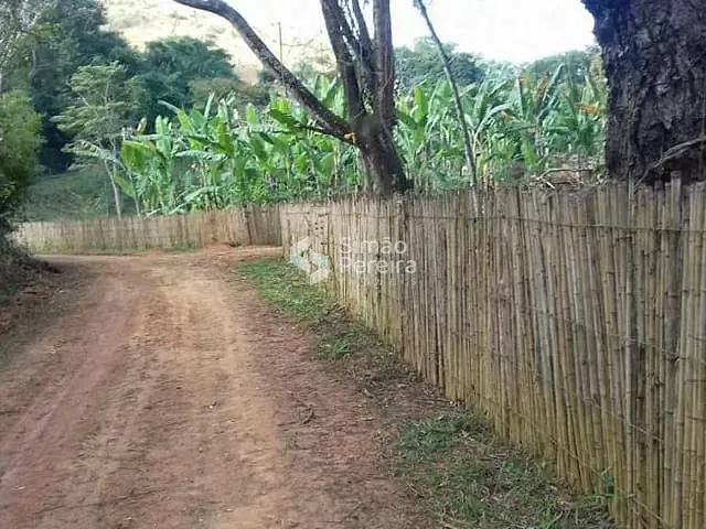 Sítio 3 quartos e 2 banheiros, à venda, no bairro Zona Rural em Simão Pereira