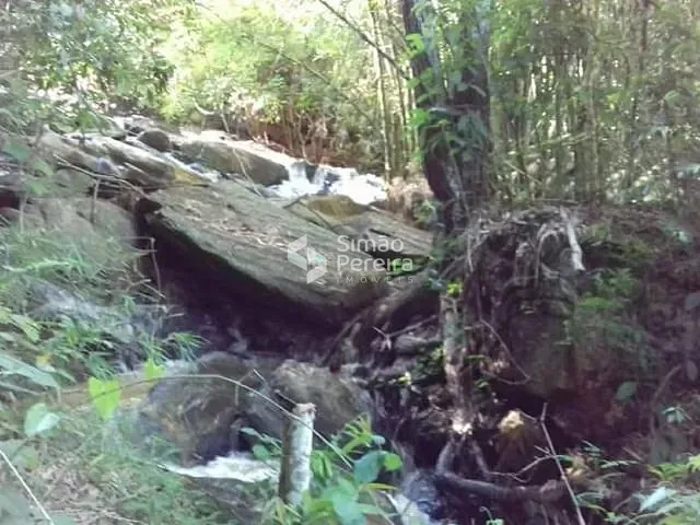 Sítio 3 quartos e 2 banheiros, à venda, no bairro Zona Rural em Simão Pereira
