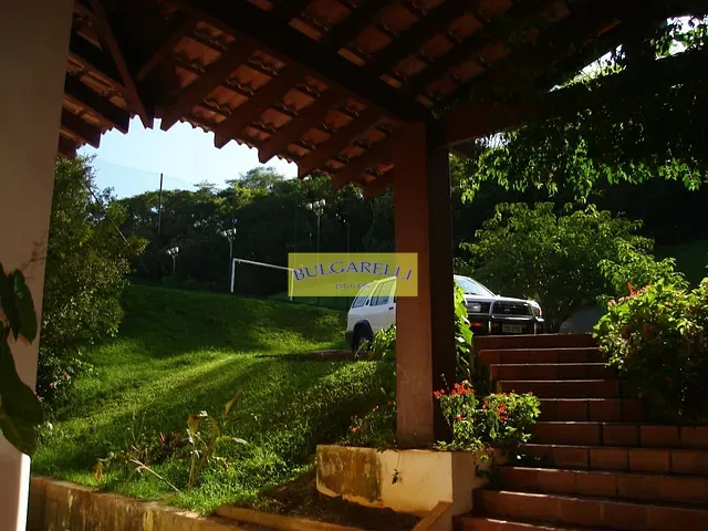 Sítio com 1700m² 10 quartos e 8 banheiros, à venda, no bairro Ivoturucaia em Jundiaí