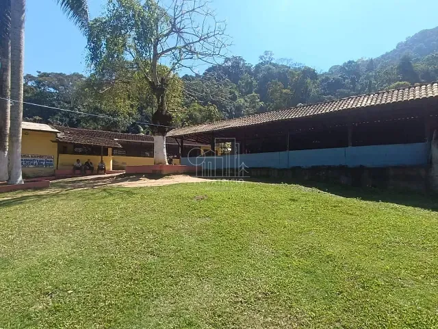 Sítio com 70000m² 18 quartos e 6 banheiros, à venda, no bairro Parada Modelo em Guapimirim