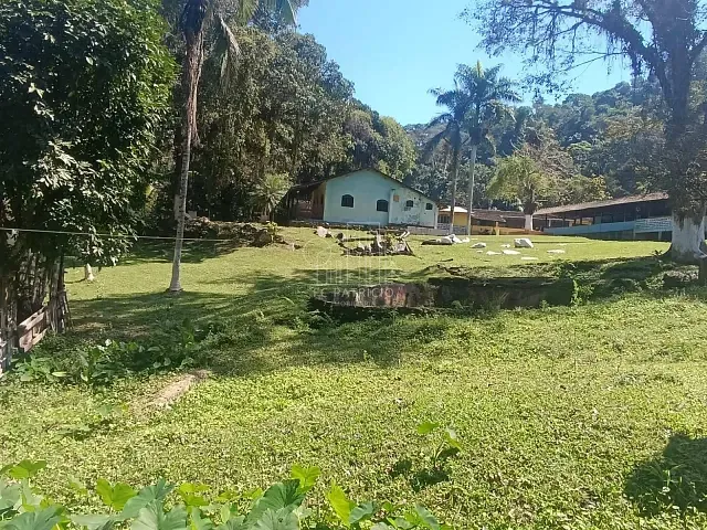Sítio com 70000m² 18 quartos e 6 banheiros, à venda, no bairro Parada Modelo em Guapimirim