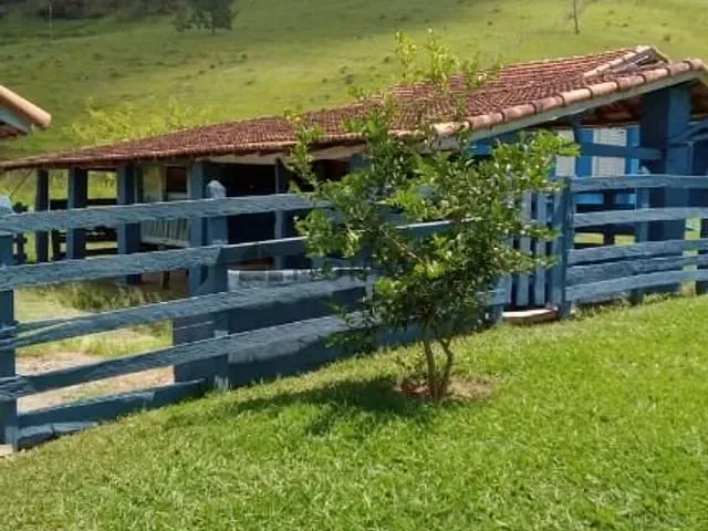 Sítio com 25000m² 5 quartos e 2 banheiros, à venda, no bairro Açude em Piranguinho