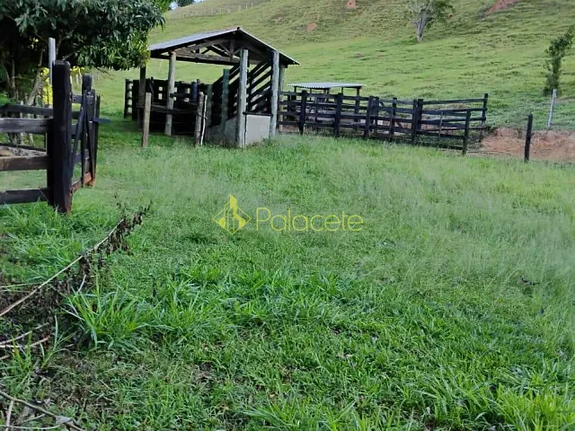 Sítio com 60000m² 2 quartos e 2 banheiros, à venda, no bairro Jardim Santa Catarina em Taubaté