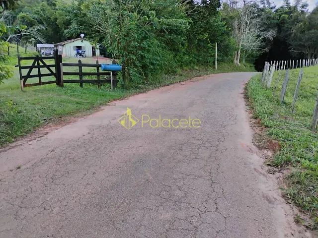 Sítio com 60000m² 2 quartos e 2 banheiros, à venda, no bairro Jardim Santa Catarina em Taubaté