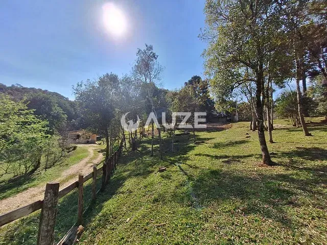 Sítio com 70m² 3 quartos e 1 banheiro, à venda, no bairro Capivari em Colombo