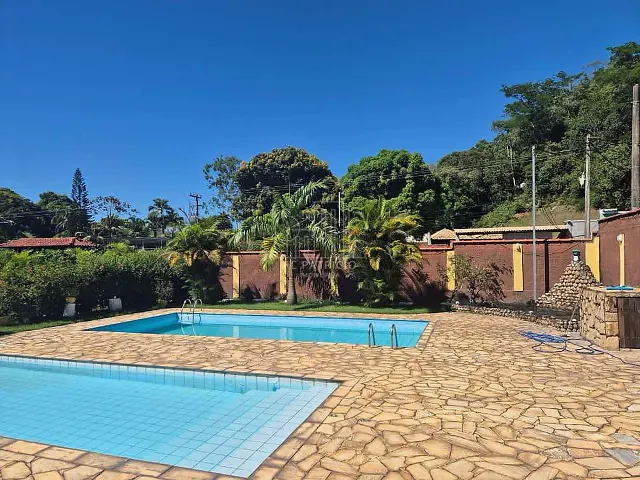 Sítio com 3500m² 5 quartos e 4 banheiros, à venda, no bairro Praia de Mauá em Magé