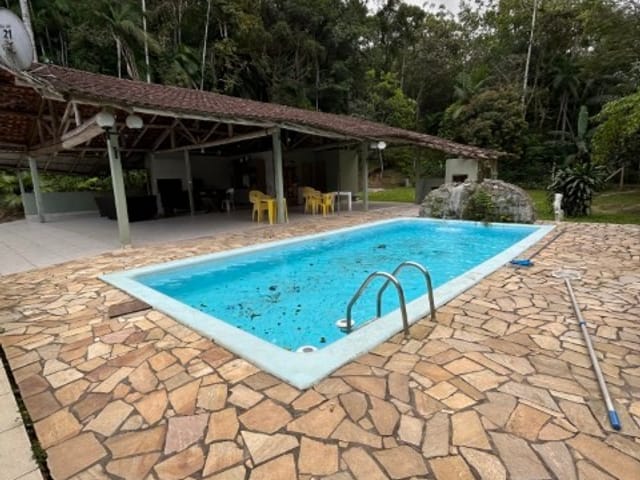Sítio 3 quartos e 4 banheiros, à venda, no bairro Sertão do Trombudo em Itapema