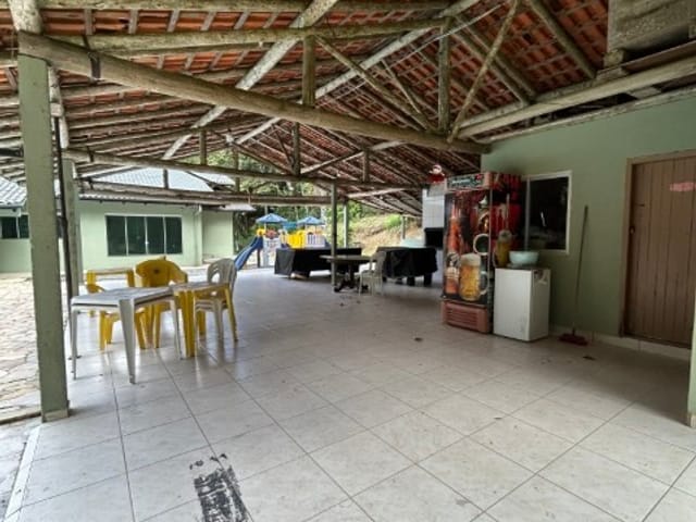 Sítio 3 quartos e 4 banheiros, à venda, no bairro Sertão do Trombudo em Itapema