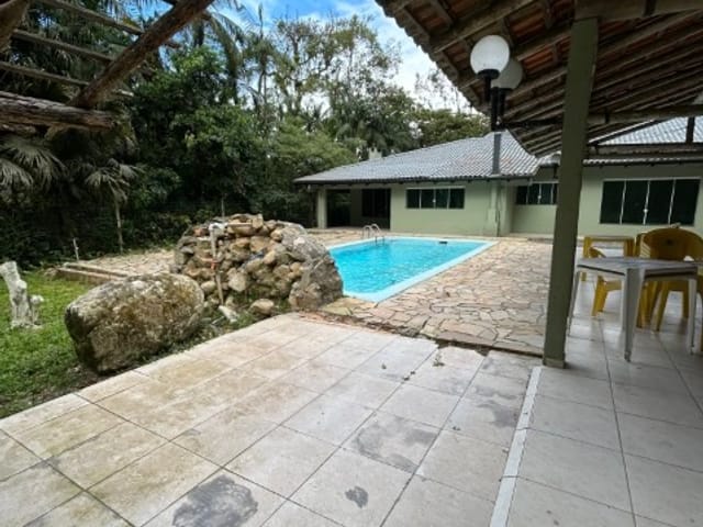 Sítio 3 quartos e 4 banheiros, à venda, no bairro Sertão do Trombudo em Itapema