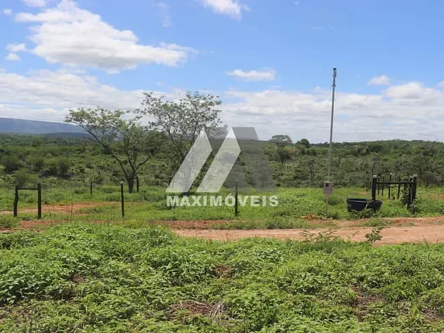 Terreno com 2054m², à venda, no bairro Zona Rural em Araçuaí