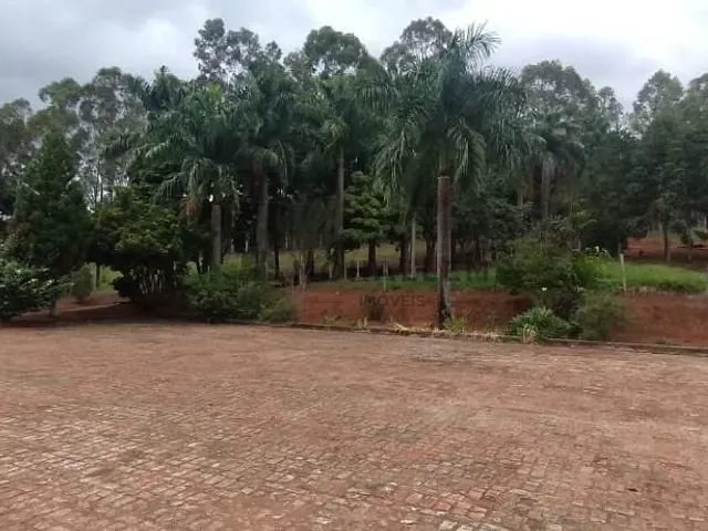 Sítio com 96800m² 4 quartos e 1 banheiro, à venda, no bairro Zona Rural em Pedralva