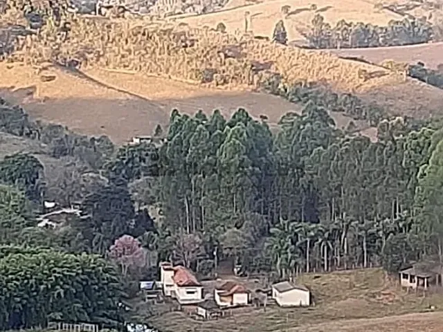Sítio com 96800m² 4 quartos e 1 banheiro, à venda, no bairro Zona Rural em Pedralva