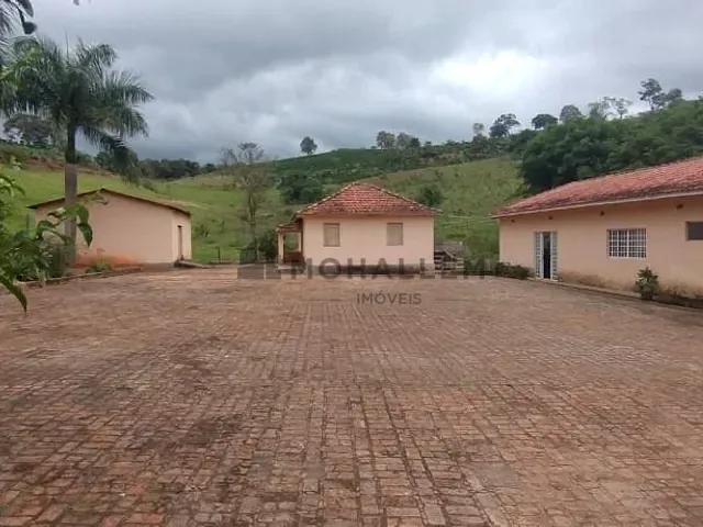 Sítio com 96800m² 4 quartos e 1 banheiro, à venda, no bairro Zona Rural em Pedralva