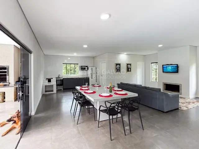 Sítio com 200m² 5 quartos e 4 banheiros, à venda, no bairro Zona Rural em Mandirituba