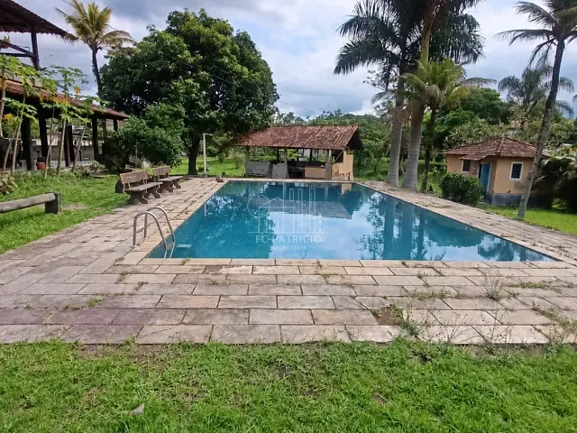 Sítio com 10000m² 5 quartos e 6 banheiros, à venda, no bairro Cadetes Fabres em Guapimirim