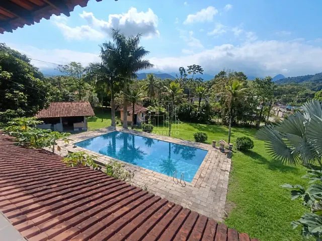 Sítio com 10000m² 5 quartos e 6 banheiros, à venda, no bairro Cadetes Fabres em Guapimirim