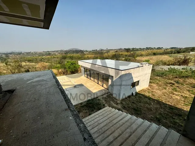 Sítio com 22303m² 3 quartos e 5 banheiros, à venda, no bairro Camanducaia em Holambra