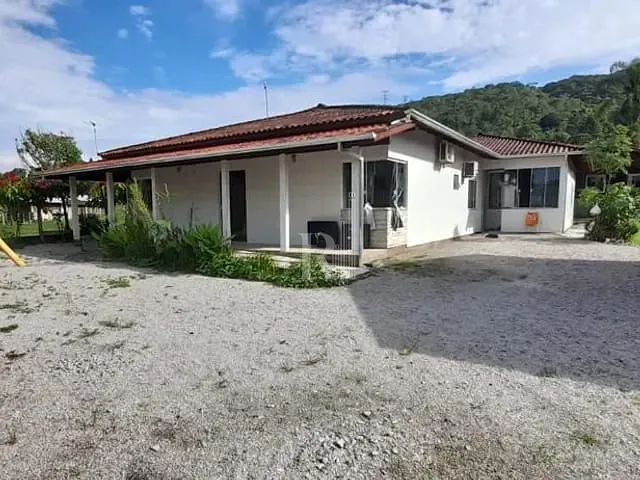 Sítio 5 quartos e 1 banheiro, à venda, no bairro Três Riachos em Biguaçu