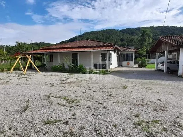Sítio 5 quartos e 1 banheiro, à venda, no bairro Três Riachos em Biguaçu