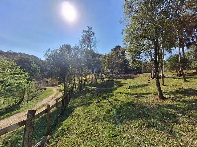 Sítio com 70m² 3 quartos e 1 banheiro, à venda, no bairro Capivari em Colombo