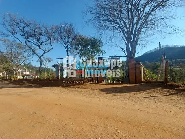 Sítio com 12000m² 3 quartos e 5 banheiros, à venda, no bairro Bom Jardim em GUAXUPÉ