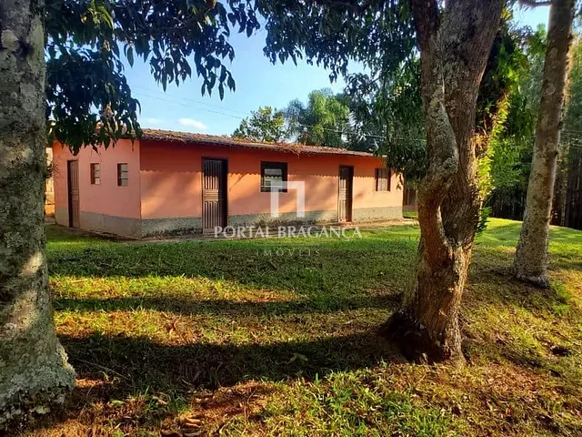 Sítio com 2m² 3 quartos e 3 banheiros, à venda, no bairro Curitibanos em Bragança Paulista