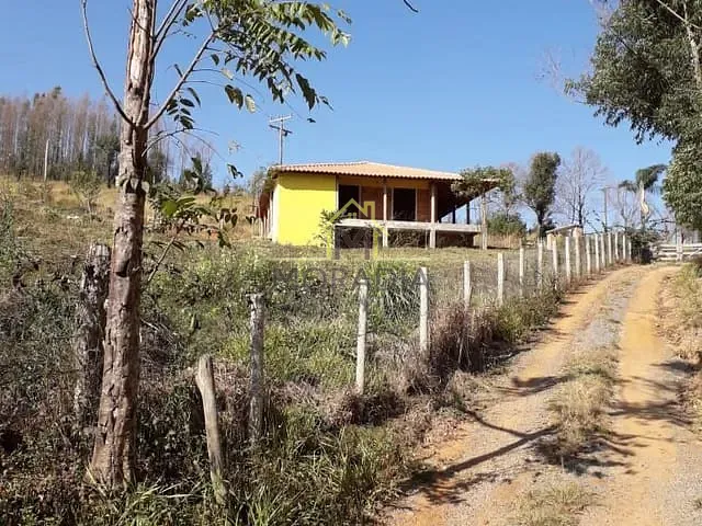 Sítio com 20000m² 2 quartos e 2 banheiros, à venda, no bairro Santa Ismeria em Muzambinho