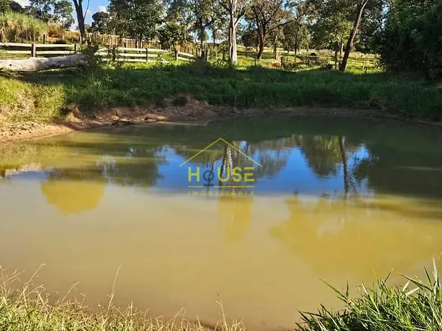 Sítio com 21000m² 3 quartos e 1 banheiro, à venda, no bairro zona rural em Álvares Florence