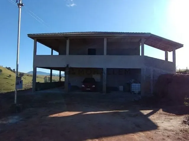 Sítio com 32000m² 6 quartos e 3 banheiros, à venda, no bairro Açude em Piranguinho