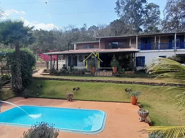 Sítio com 12100m² 4 quartos e 6 banheiros, à venda, no bairro Tomateiros em Guaxupé