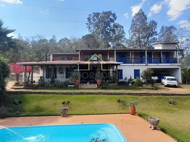 Sítio com 12100m² 4 quartos e 6 banheiros, à venda, no bairro Tomateiros em Guaxupé