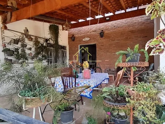Sítio com 12100m² 4 quartos e 6 banheiros, à venda, no bairro Tomateiros em Guaxupé