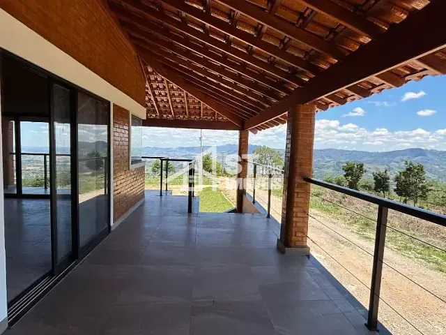 Sítio com 84700m² 2 quartos e 2 banheiros, à venda, no bairro Zona Rural em Andradas