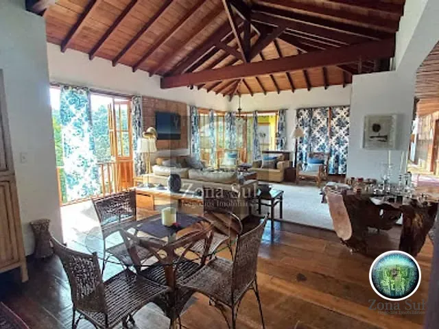 Sítio com 2000m² 8 quartos e 9 banheiros, à venda, no bairro Dos Britos em Santo Antônio do Pinhal