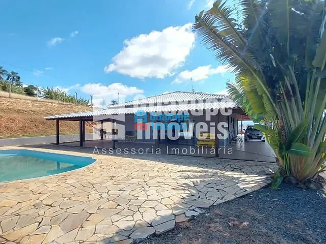 Sítio com 40000m² 3 quartos e 4 banheiros, à venda, no bairro ZONA RURAL em GUAXUPÉ