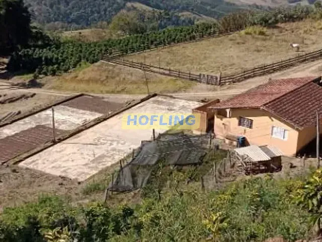 Sítio com 382550m² 2 quartos e 3 banheiros, à venda, no bairro Zona Rural em Ouro Fino