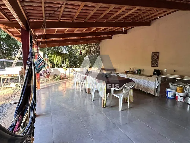 Sítio com 2000m² 2 quartos e 1 banheiro, à venda, no bairro Zona Rural em Araçuaí