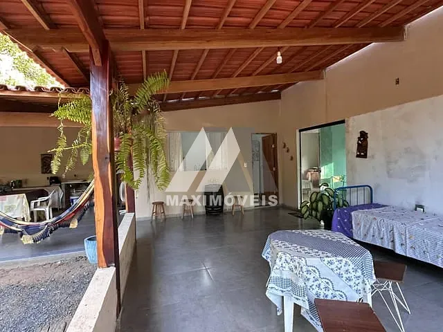 Sítio com 2000m² 2 quartos e 1 banheiro, à venda, no bairro Zona Rural em Araçuaí