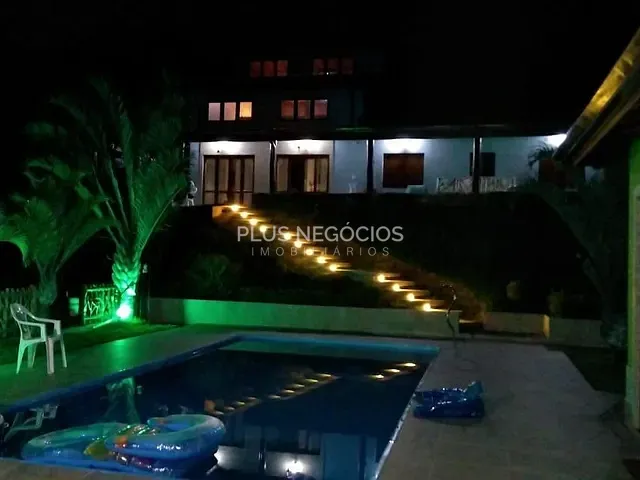 Sítio com 1500m² 7 quartos e 7 banheiros, à venda, no bairro paruru em Ibiúna