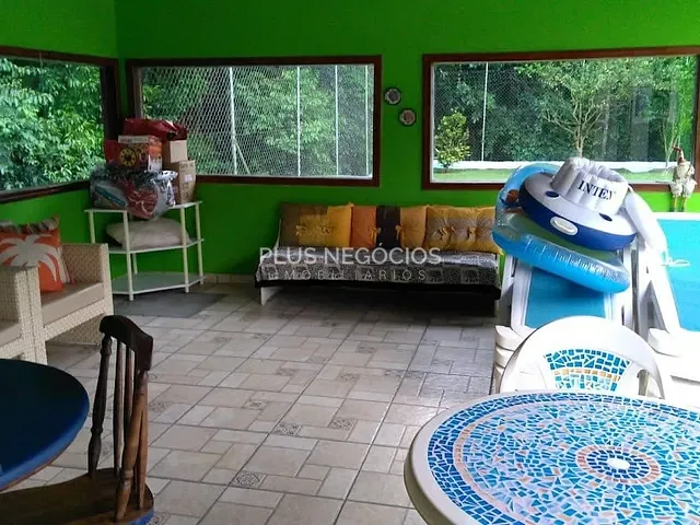 Sítio com 1500m² 7 quartos e 7 banheiros, à venda, no bairro paruru em Ibiúna