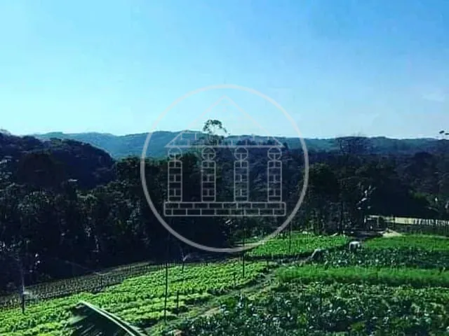 Sítio com 33000m² 3 quartos e 2 banheiros, à venda, no bairro Engenheiro Marsilac em São Paulo