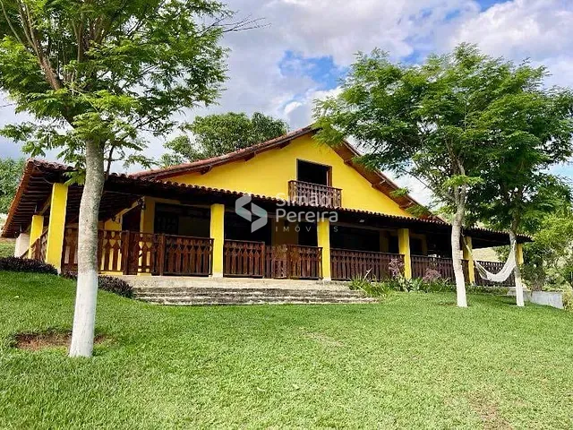 Sítio com 140000m² 4 quartos e 5 banheiros, à venda, no bairro Serrinha em Santana do Deserto