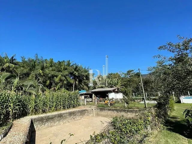 Sítio com 3300m² 2 quartos e 2 banheiros, à venda, no bairro Itinga em Tijucas