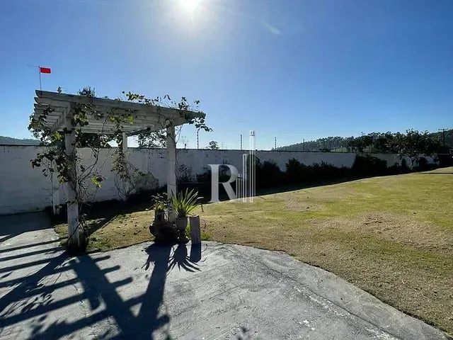 Sítio com 3300m² 2 quartos e 2 banheiros, à venda, no bairro Itinga em Tijucas