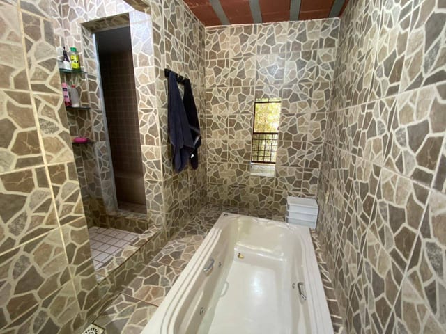 Sítio com 4040m² 1 quarto e 2 banheiros, à venda, no bairro Frimisa em Santa Luzia