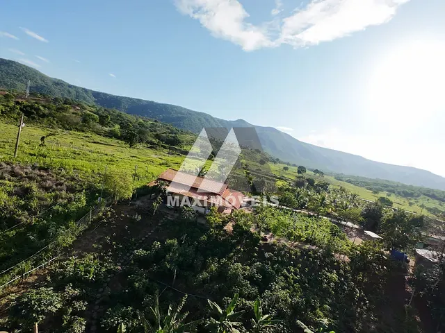 Sítio com 8500m² 2 quartos e 2 banheiros, à venda, no bairro Zona Rural em Coronel Murta